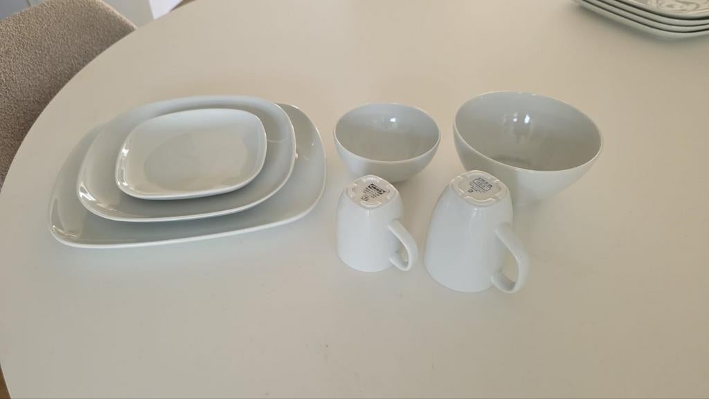 Mooi wit IKEA servies – compleet en in uitstekende staat, Huis en Inrichting, Keuken | Servies, Gebruikt, Compleet servies, Effen