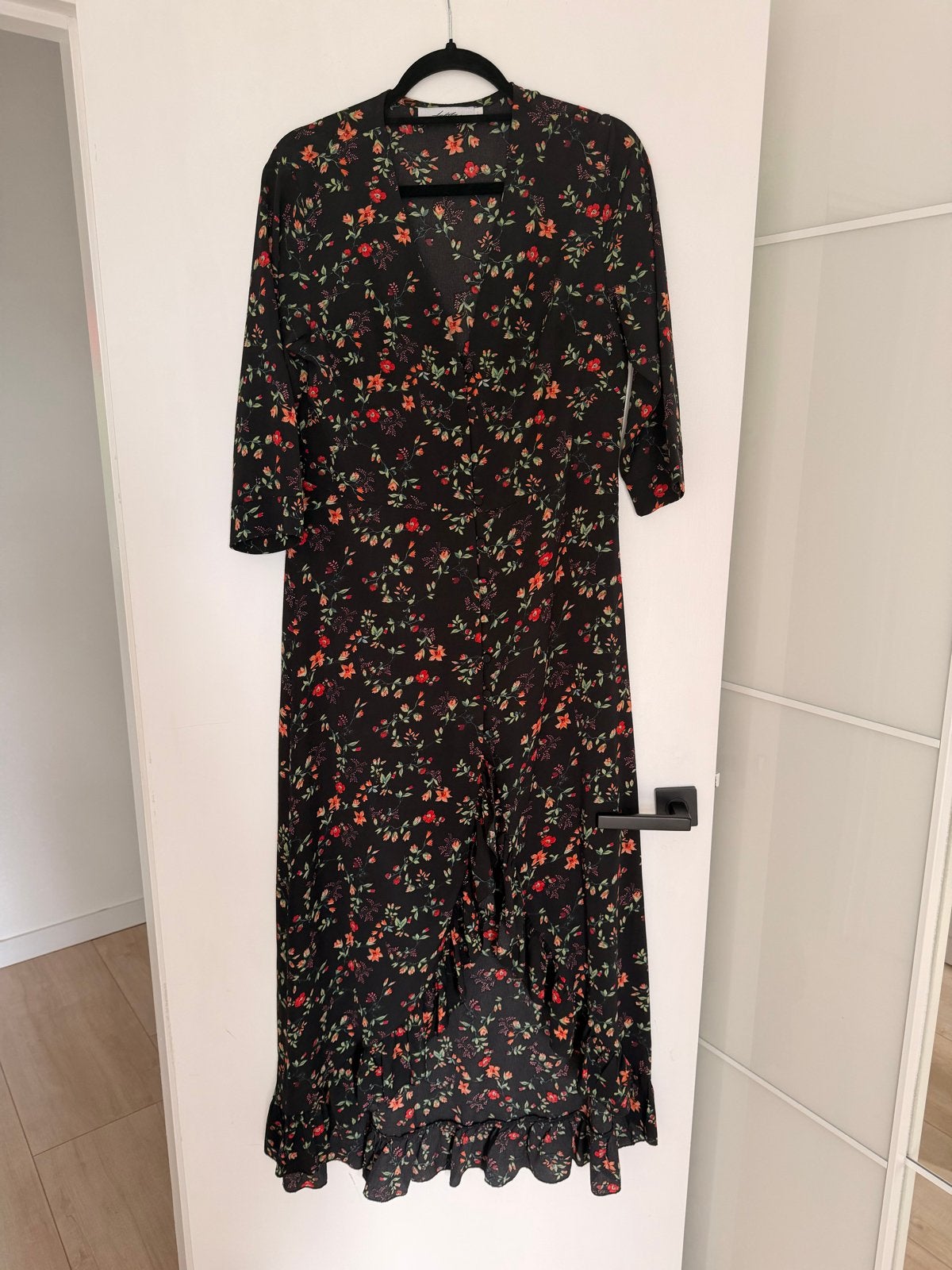 Zwarte bloemenjurk met ruches Ambika maat L, Kleding | Dames, Jurken, Maat 38/40 (M), Zwart, Ophalen of Verzenden, Zo goed als nieuw