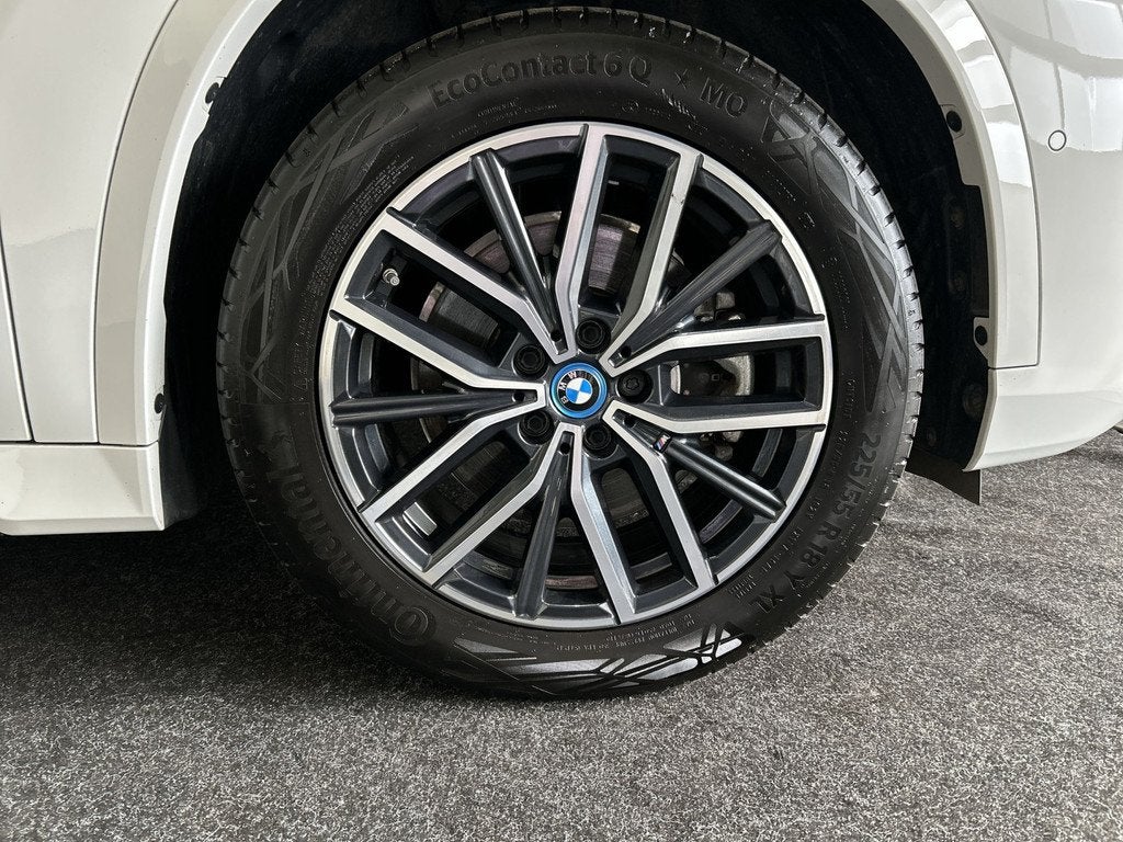 BMW iX1 xDrive30 67 kWh M-Sport SOH 98,3% | Sportstoelen | P, Auto's, BMW, Gebruikt, Met garantie (alle), Leder en Stof, Wit