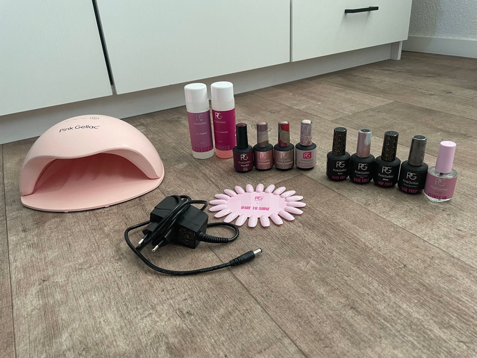 Pink Gellac Startpakket met Lamp en Diverse Lakken, Ophalen of Verzenden, Zo goed als nieuw, Gehele gezicht, Verzorging