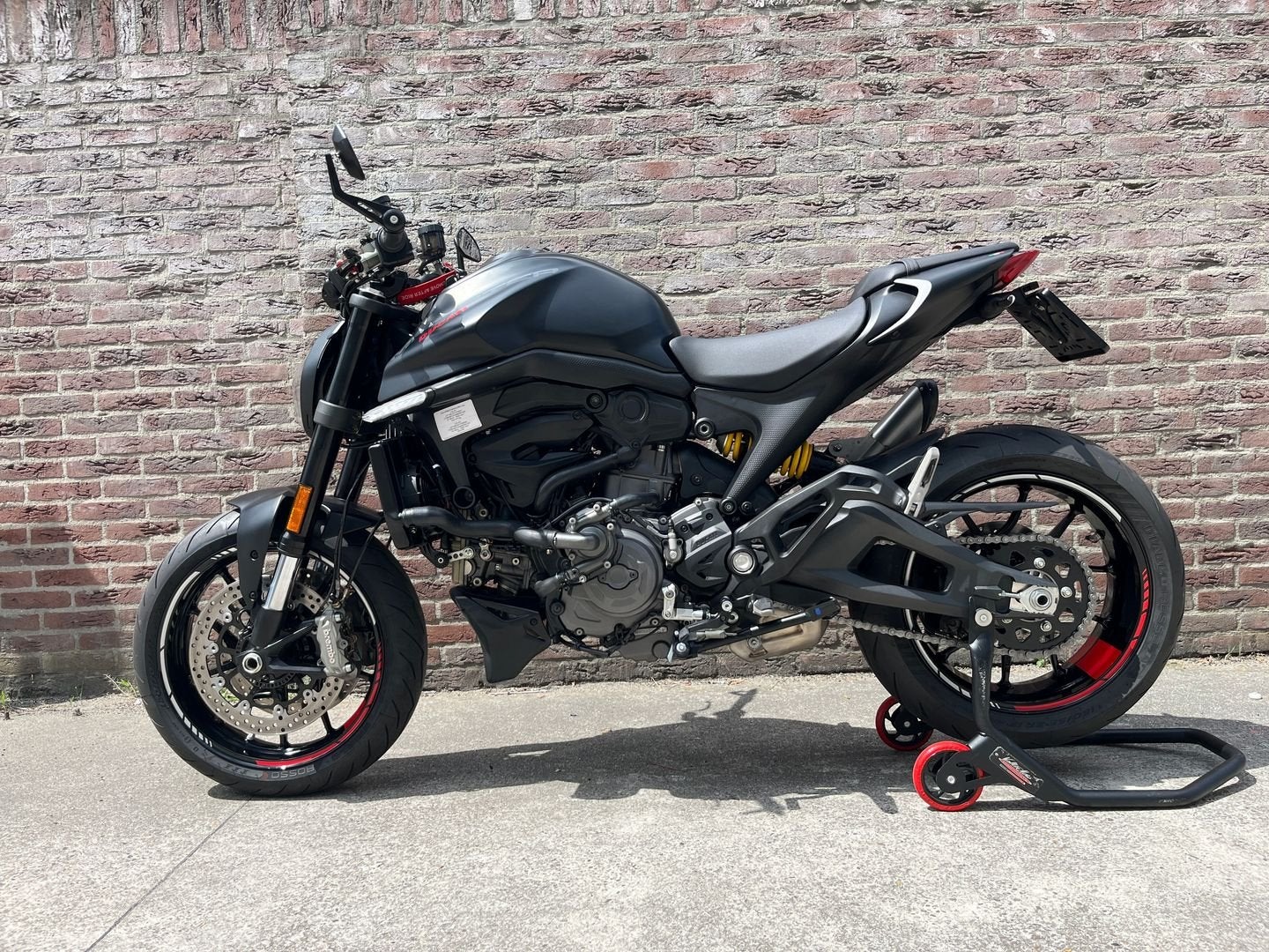 DUCATI Monster 937 (bj 2022) +- 18500 KM, DUCATI, 2 cilinders, Bedrijf, Onbekend