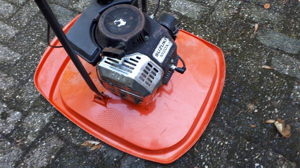 zweefmaaier    2  takt    suzuki, Ophalen, Gebruikt, Flymo, Benzine-grasmaaier