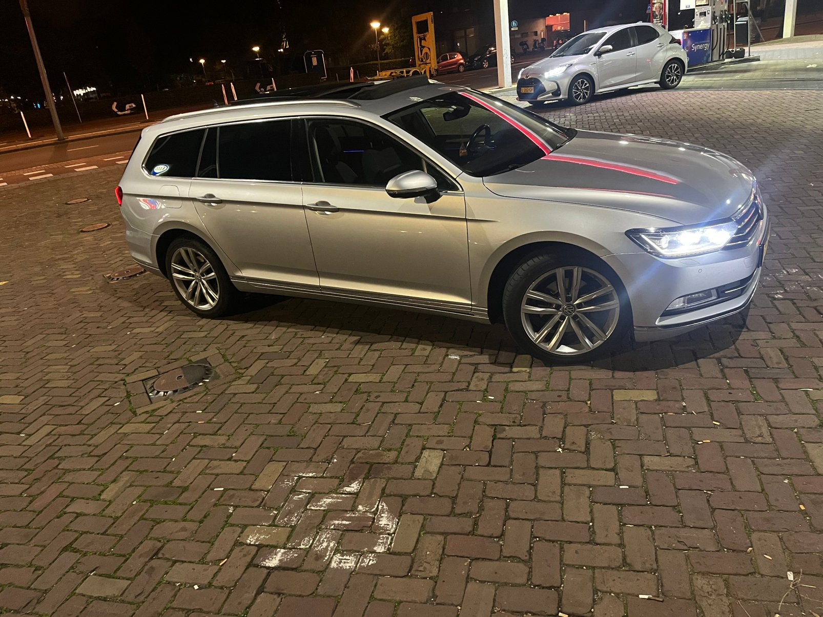 Nette luxe Passat kijk zelf maar 4-motion 190pk, Auto's, Automaat, Dealer onderhouden, 190 pk, 0 kg