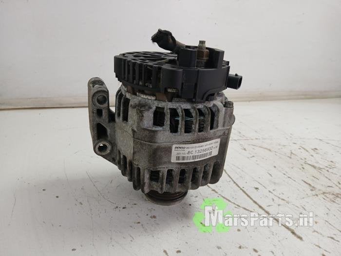 Dynamo van een Opel Corsa