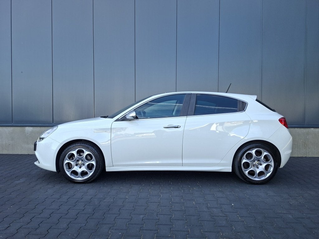 Alfa Romeo Giulietta 1.4 T Distinctive | Schuifkanteldak | G, Auto's, Euro 5, Gebruikt, 4 cilinders, Leder en Stof
