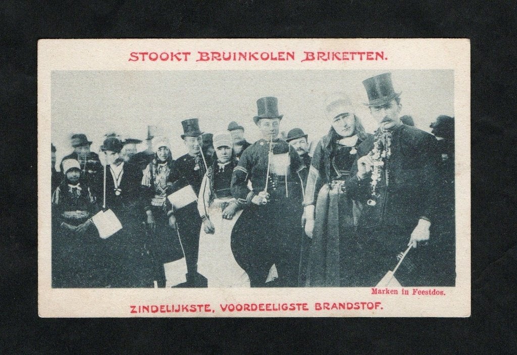 Marken Feestdos Stookt Bruinkolen Briketten Brandstof., Ophalen of Verzenden, Voor 1920, Ongelopen, Noord-Holland