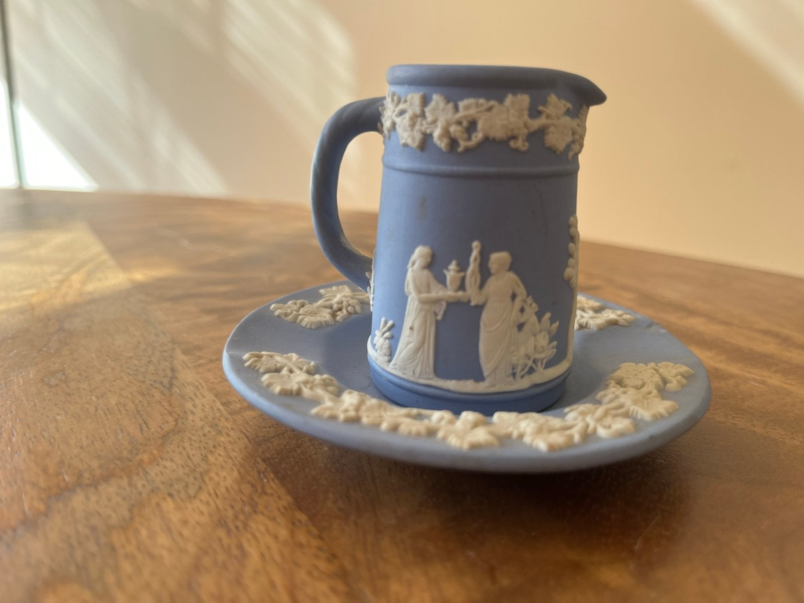 Wedgwood Jasperware Miniatuur Kruik en Schotel, Ophalen of Verzenden