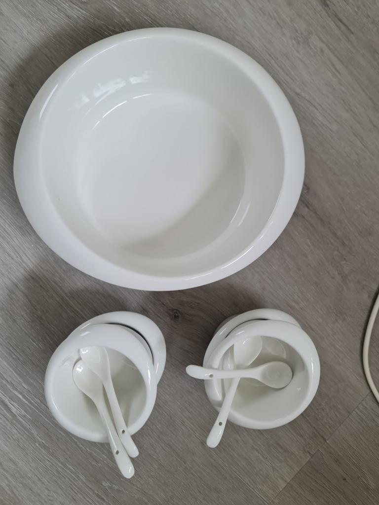 Intermezzo Servies Set - Kom met 4 schalen en lepels, Ophalen of Verzenden, Zo goed als nieuw, Porselein, Schaal of Schalen