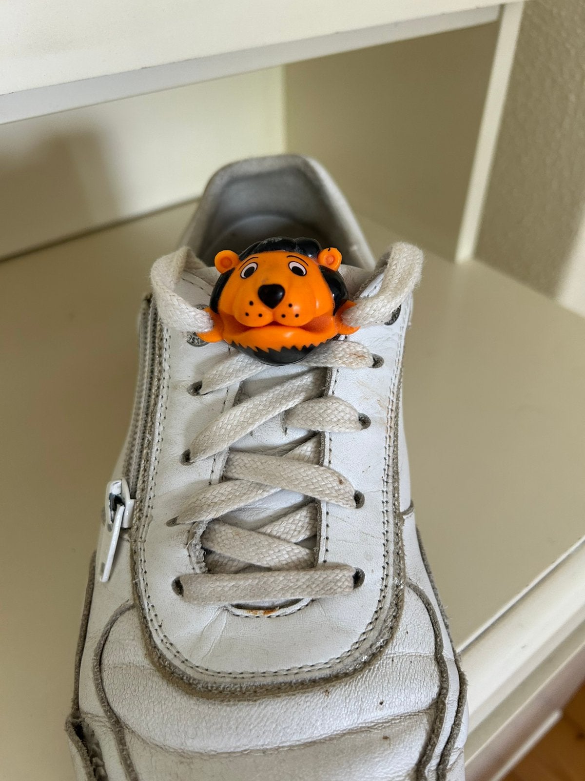 ORANJE VOETBAL LEEUWTJE VOOR AAN SCHOEN  OF AAN KETTING., Ophalen of Verzenden, Zo goed als nieuw, Overige binnenlandse clubs