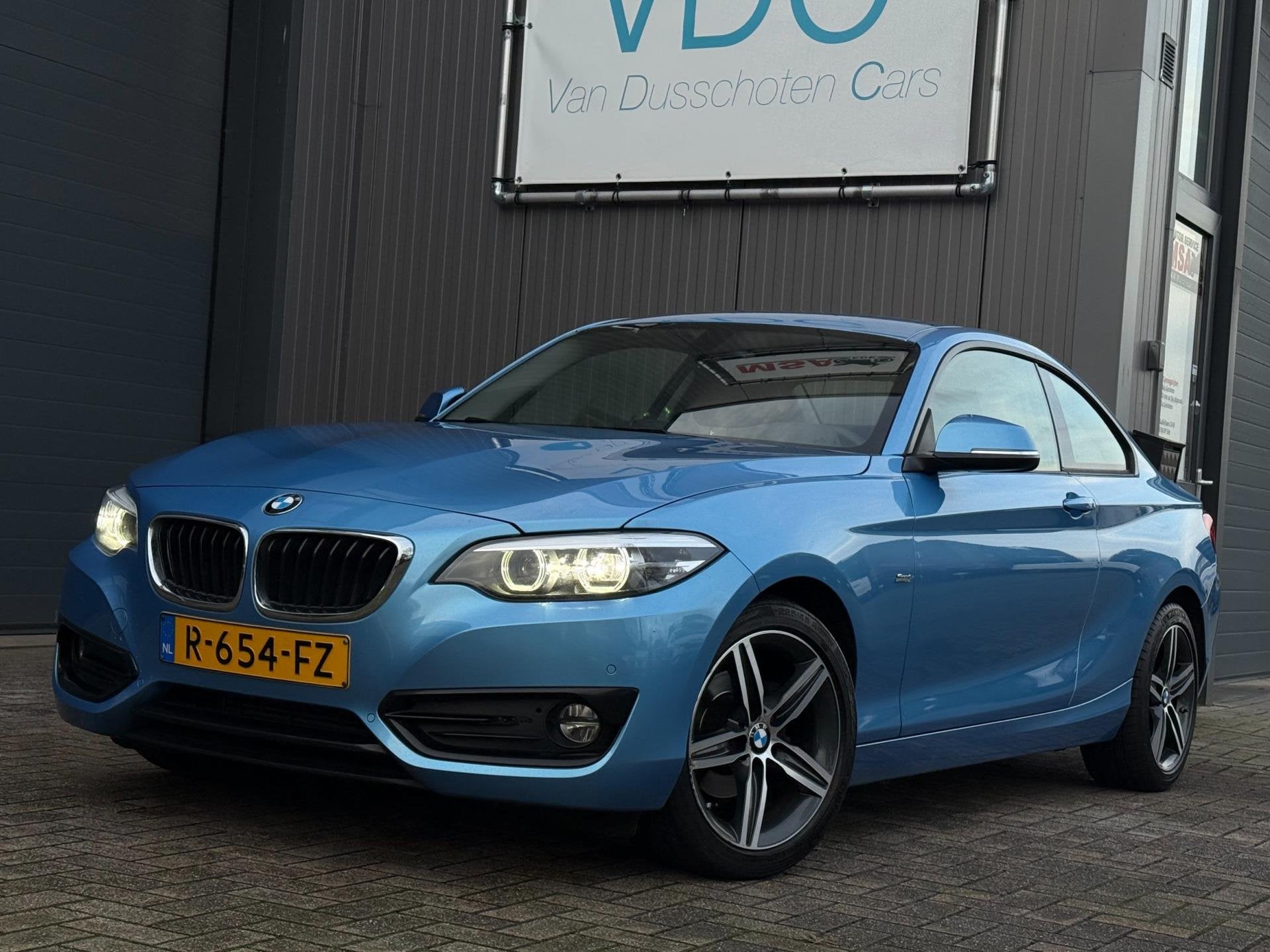 BMW 2-serie Coupé 218d High Executive | Automaat | Xenon, Auto's, Automaat, 4 cilinders, Diesel, 154 €/maand