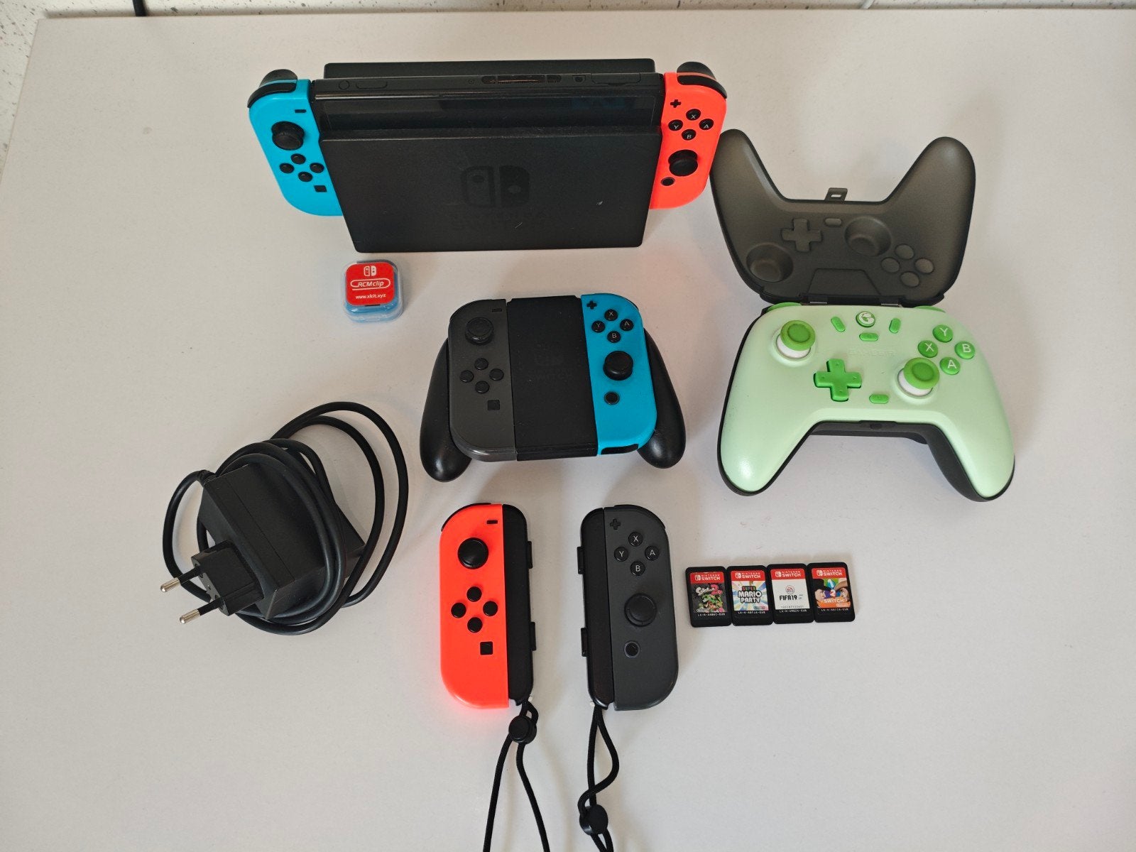 Nintendo Switch V1 Unpatched + 6 Joy-Cons + Accessoires, Spelcomputers en Games, Spelcomputers | Nintendo Switch, Ophalen of Verzenden