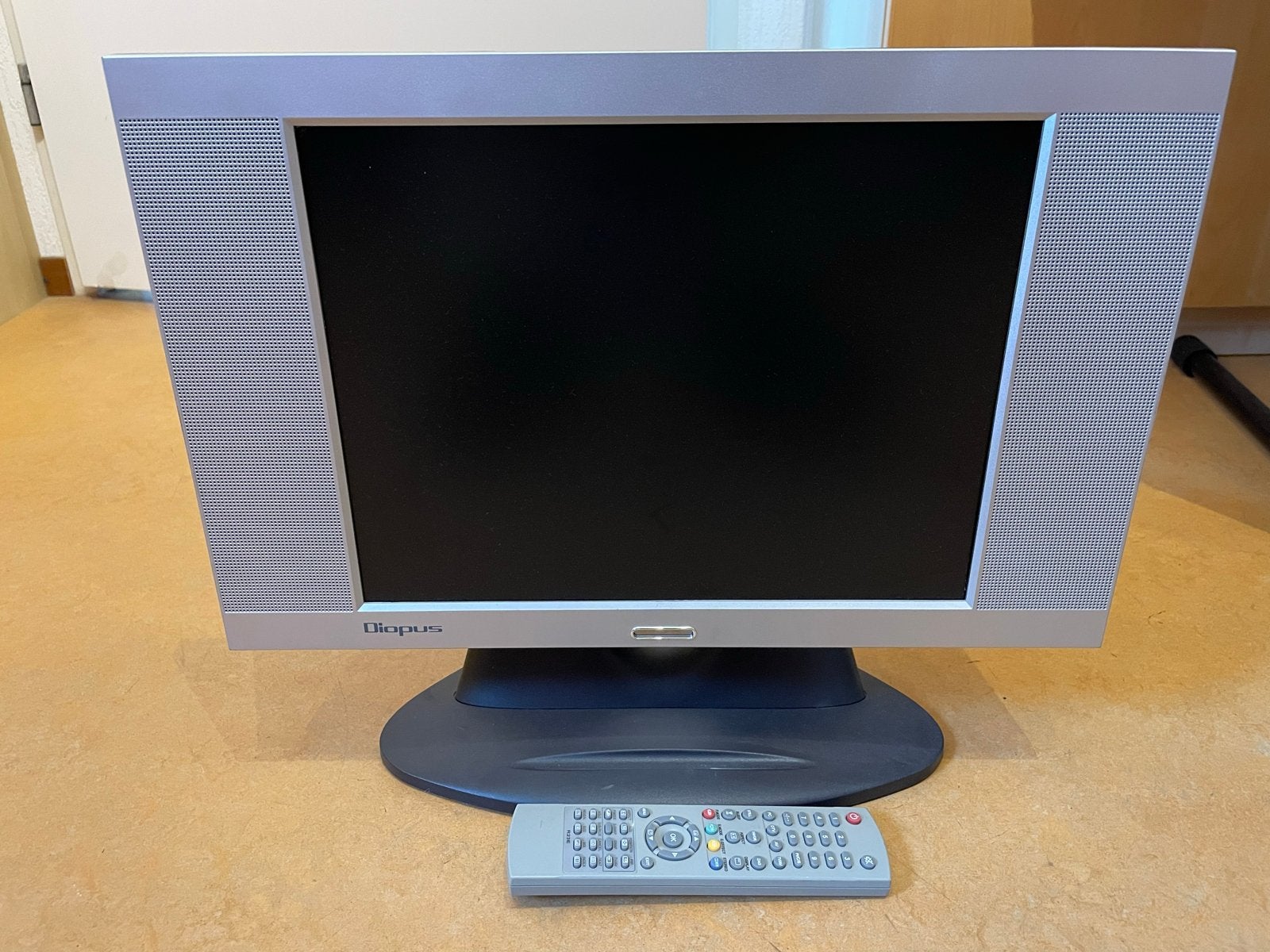 Diopus DT1500 LCD TV met afstandsbediening, Audio, Tv en Foto, Gebruikt, 50 Hz, Minder dan 40 cm, Ophalen