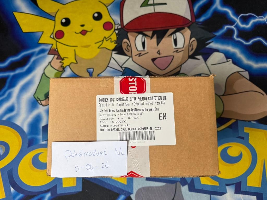Charizard Premium Collection Box SWSH Case (4 boxen), Hobby en Vrije tijd, Verzamelkaartspellen | Pokémon, Ophalen of Verzenden