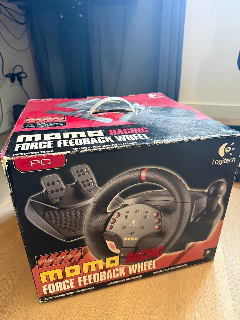 Logitech Momo Racing Force Feedback Wheel – In Doos (PC), Ophalen of Verzenden, Gebruikt, Logitech