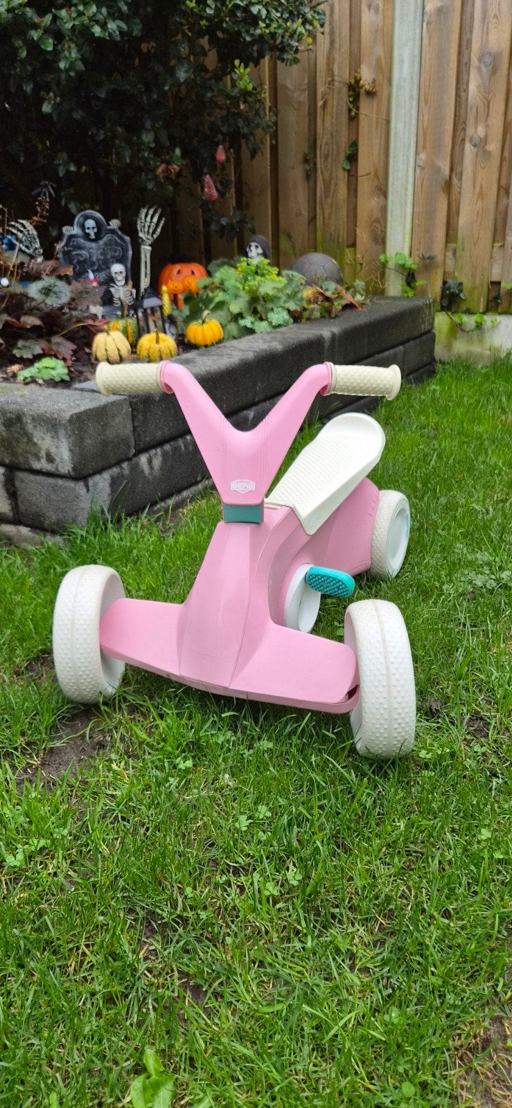 Roze BERG Loopfietsje Biky Mini, Ophalen, Zo goed als nieuw, BERG
