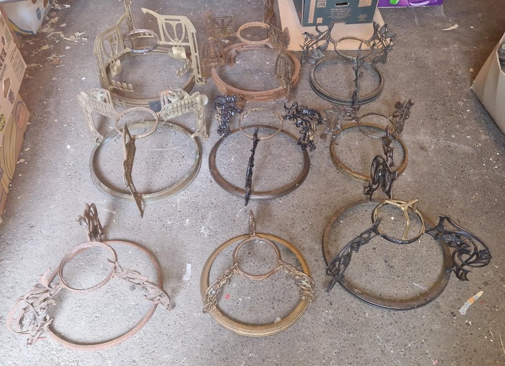 9 oude onderdelen voor kroonluchterframes, Antiek en Kunst, Antiek | Lampen, Ophalen of Verzenden
