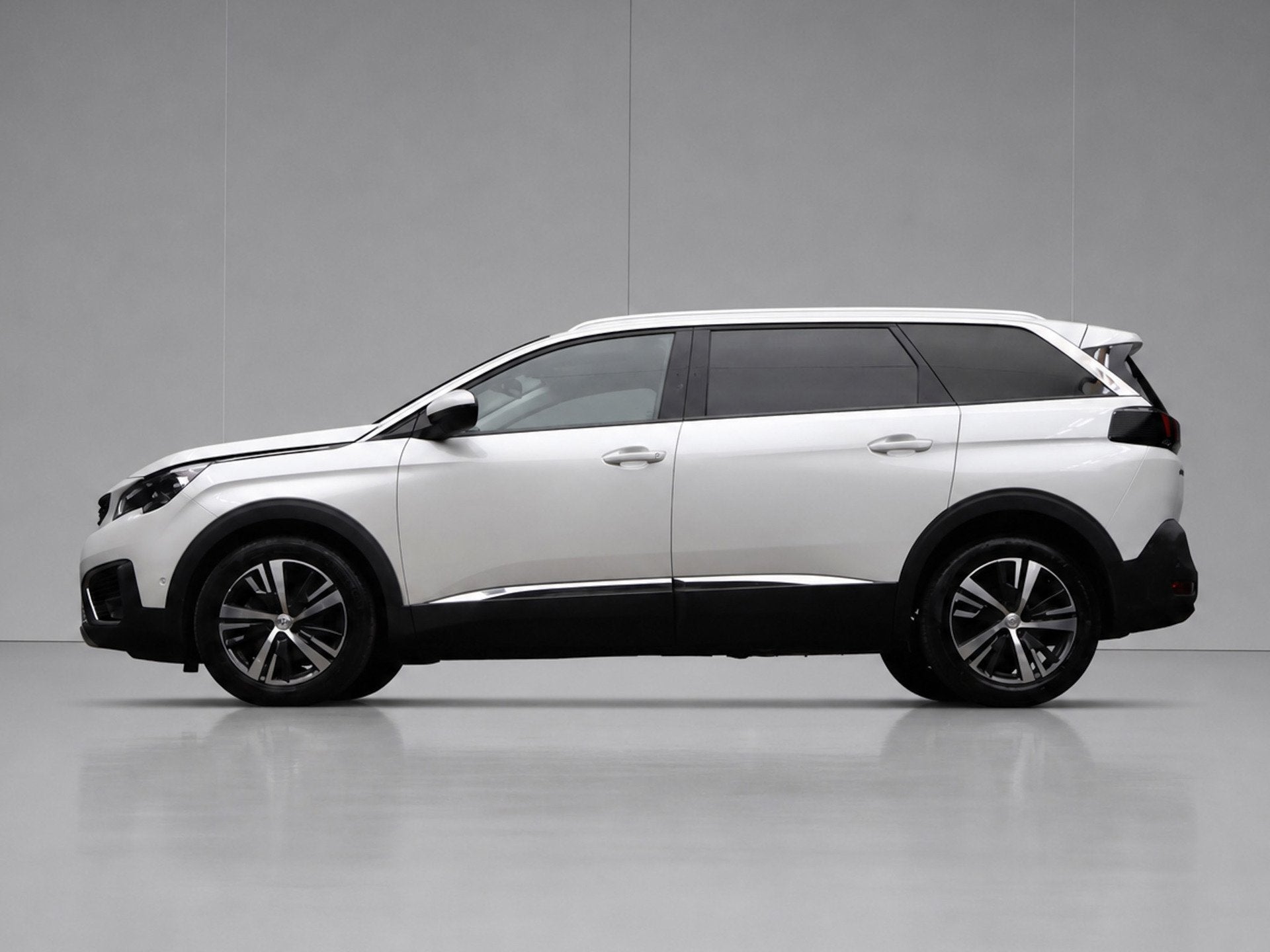 Peugeot 5008 1.2 PureTech Allure Sport (APPLE CARPLAY,NAVI,C