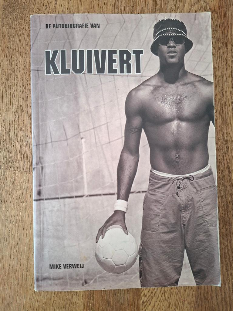 De autobiografie van Patrick Kluivert, Ophalen of Verzenden, Zo goed als nieuw, Mike Verweij, Sport