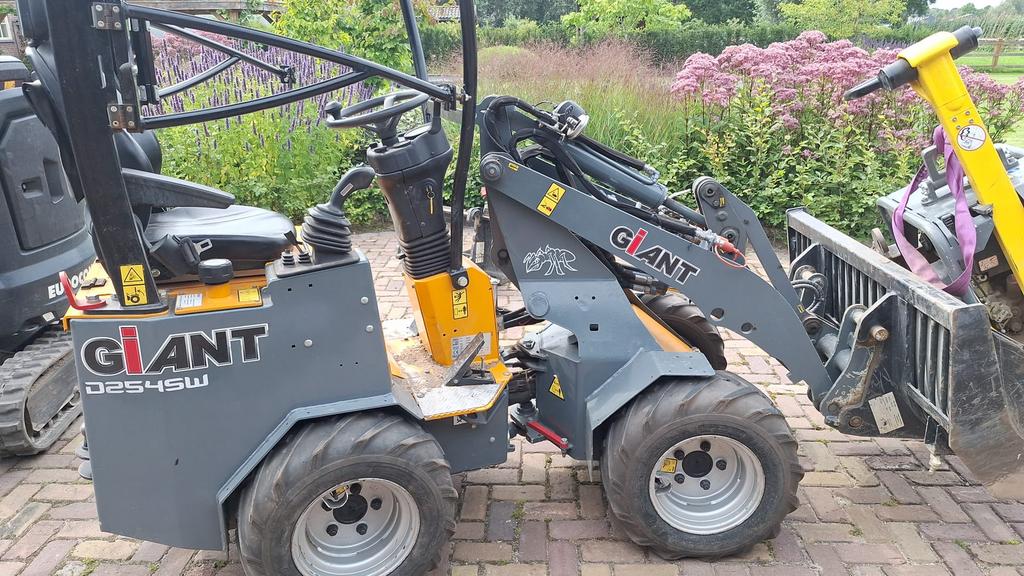 Giant 254 sw, Ophalen of Verzenden, Wiellader of Shovel