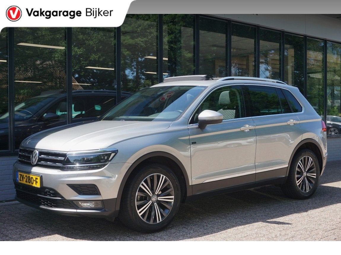 Volkswagen Tiguan 1.5 TSI ACT Join Schuifkanteldak/Trekhaak!, Auto's, Volkswagen, Euro 6, Grijs, SUV of Terreinwagen, 750 kg