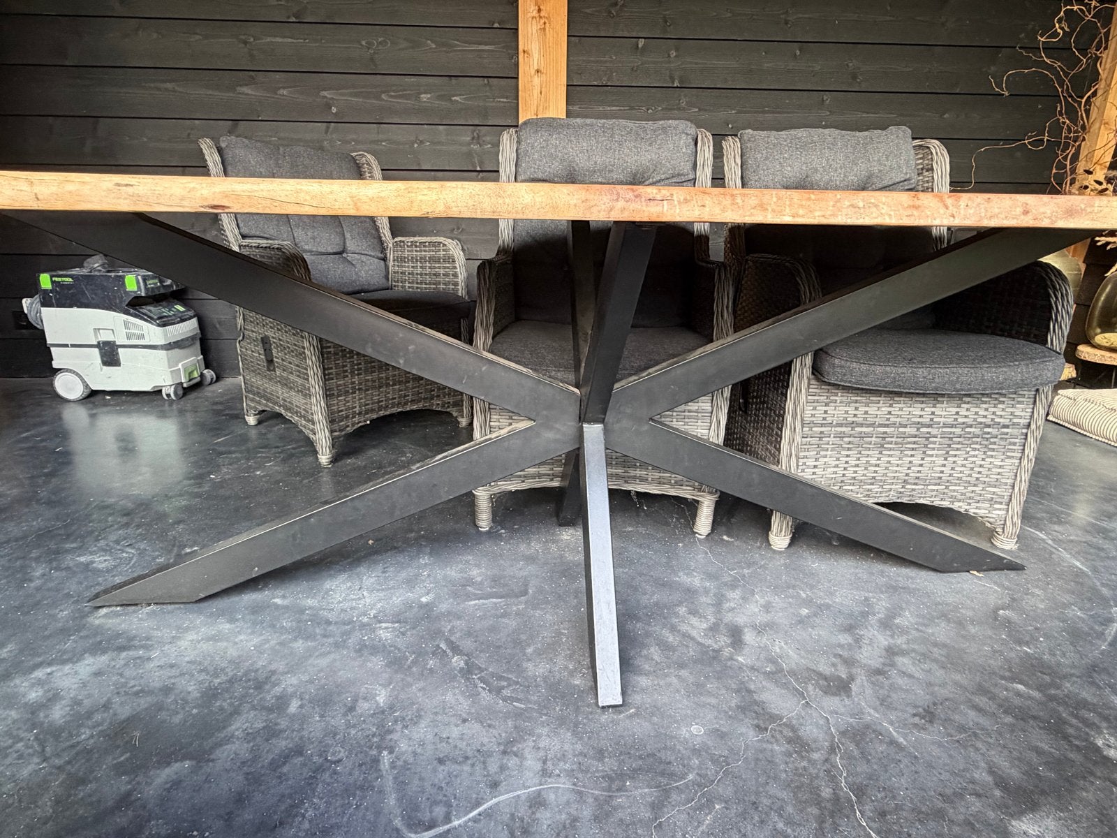 Eettafel met metalen onderstel incllusief fijne stoelen, Ophalen, Gebruikt, Rechthoekig, Hout