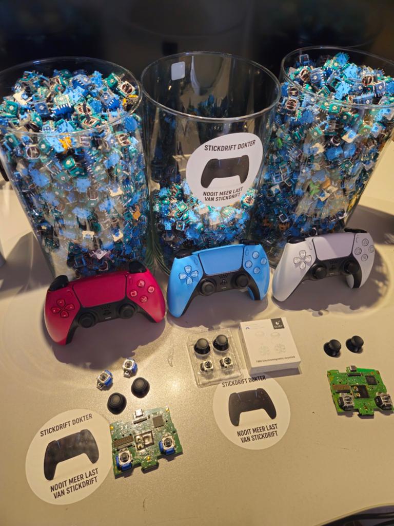Ps5 controllers met TMR Joysticks - Nooit meer stickdrift, PlayStation 5, Ophalen of Verzenden, Zo goed als nieuw, Controller