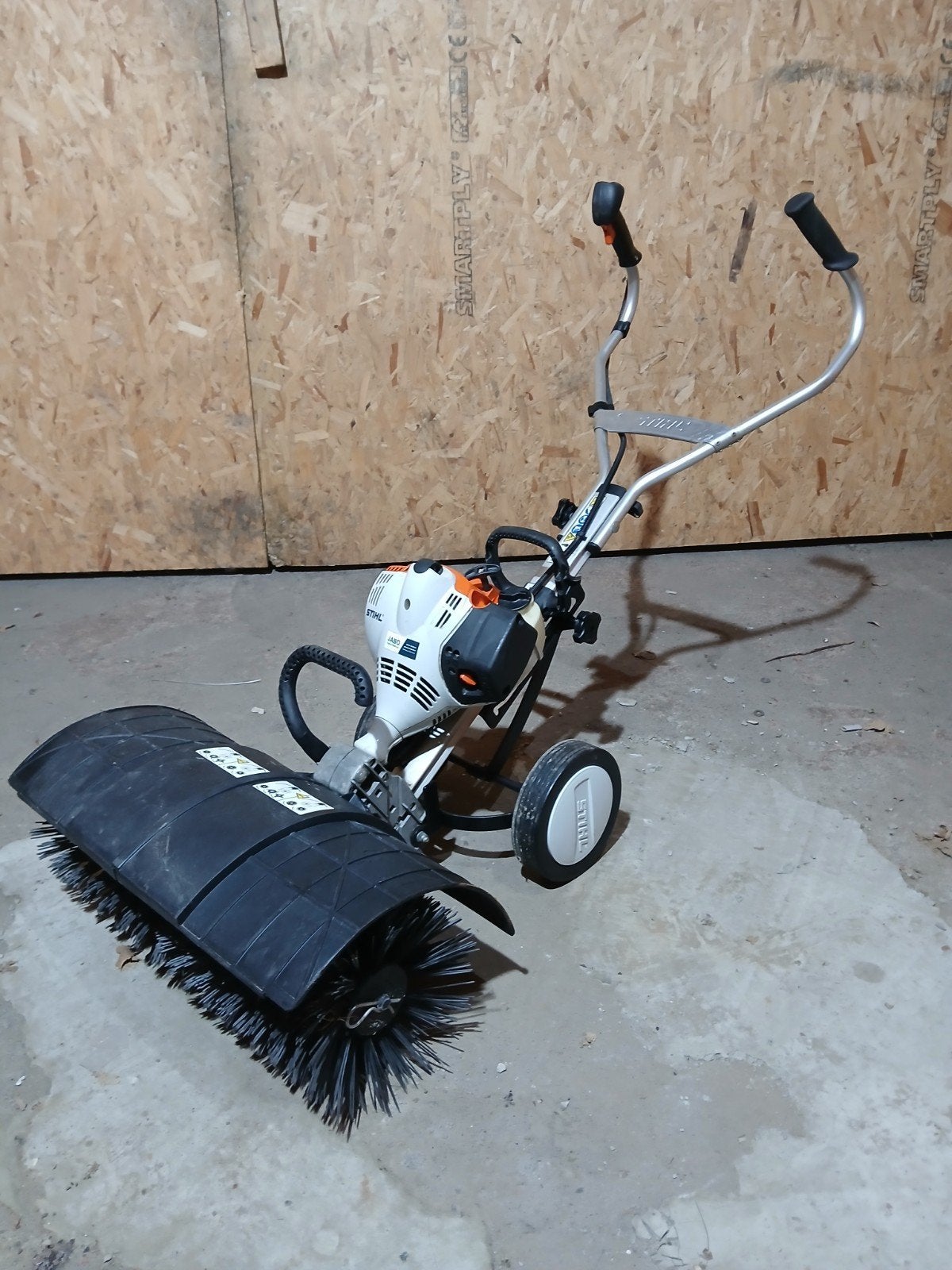 stihl mm56  veegmachine, Ophalen, Zo goed als nieuw, Stihl