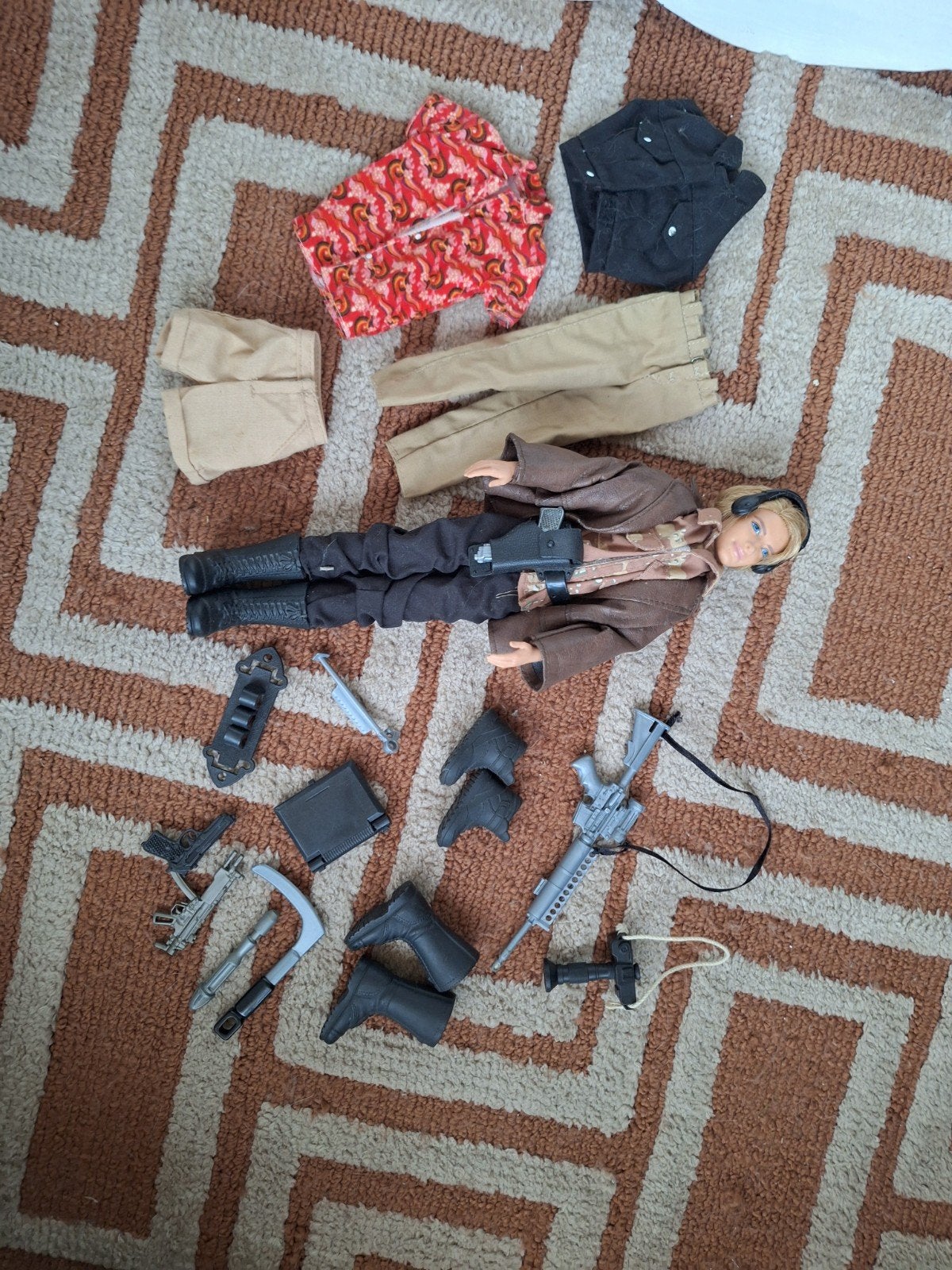 Barbie ken met kleding en accessoires, Ophalen of Verzenden, Gebruikt