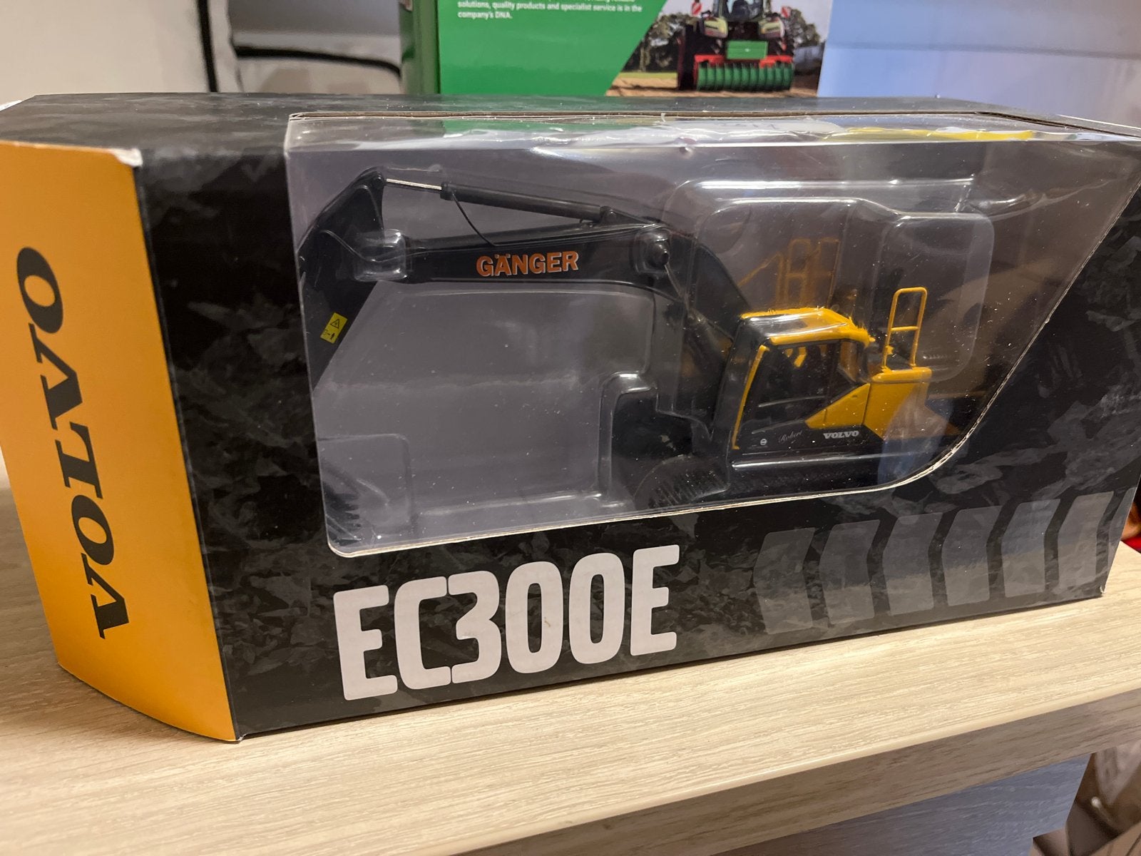 Motorart Volvo EC300E Graafmachine 1:50 Ganger, Ophalen of Verzenden, Nieuw