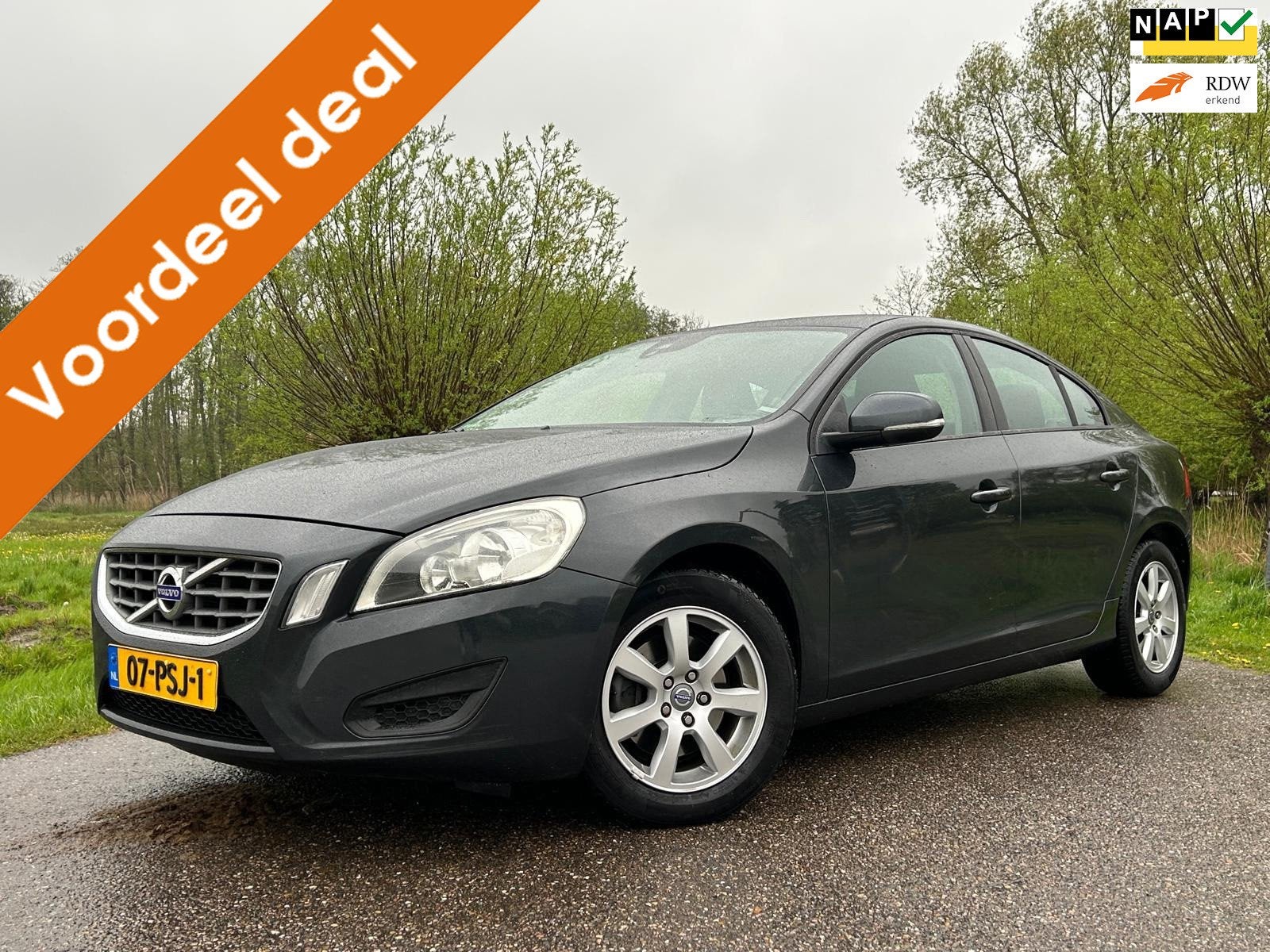 Volvo S60 1.6 T4 Kinetic Automaat / 2e Eigenaar / Navigatie, Stof, Gebruikt, Zwart, 4 cilinders