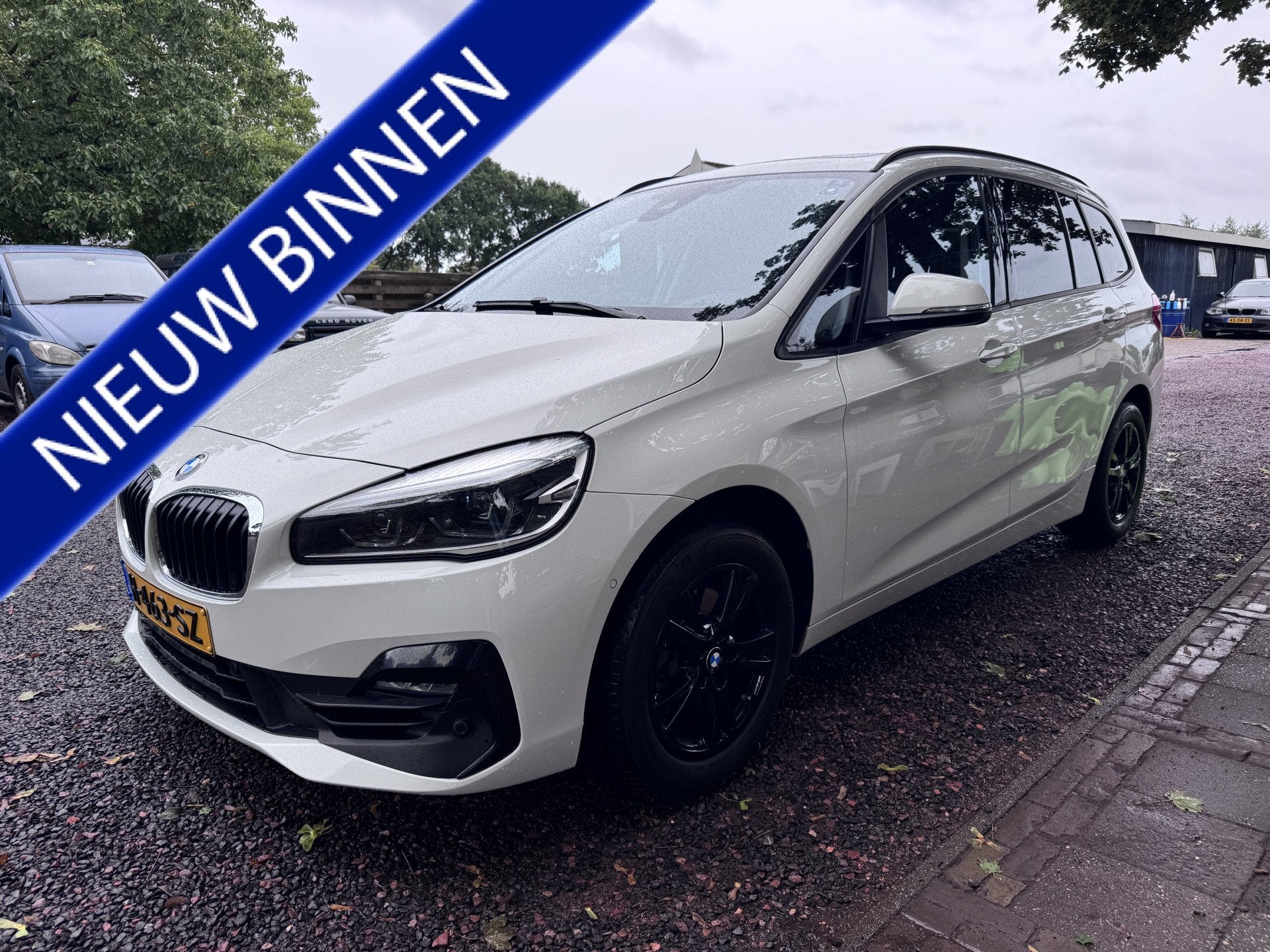 BMW 2 Serie Gran Tourer 218i 7p. High Executive | PANO, Auto's, Stof, Gebruikt, 2-Serie Gran Tourer, Wit