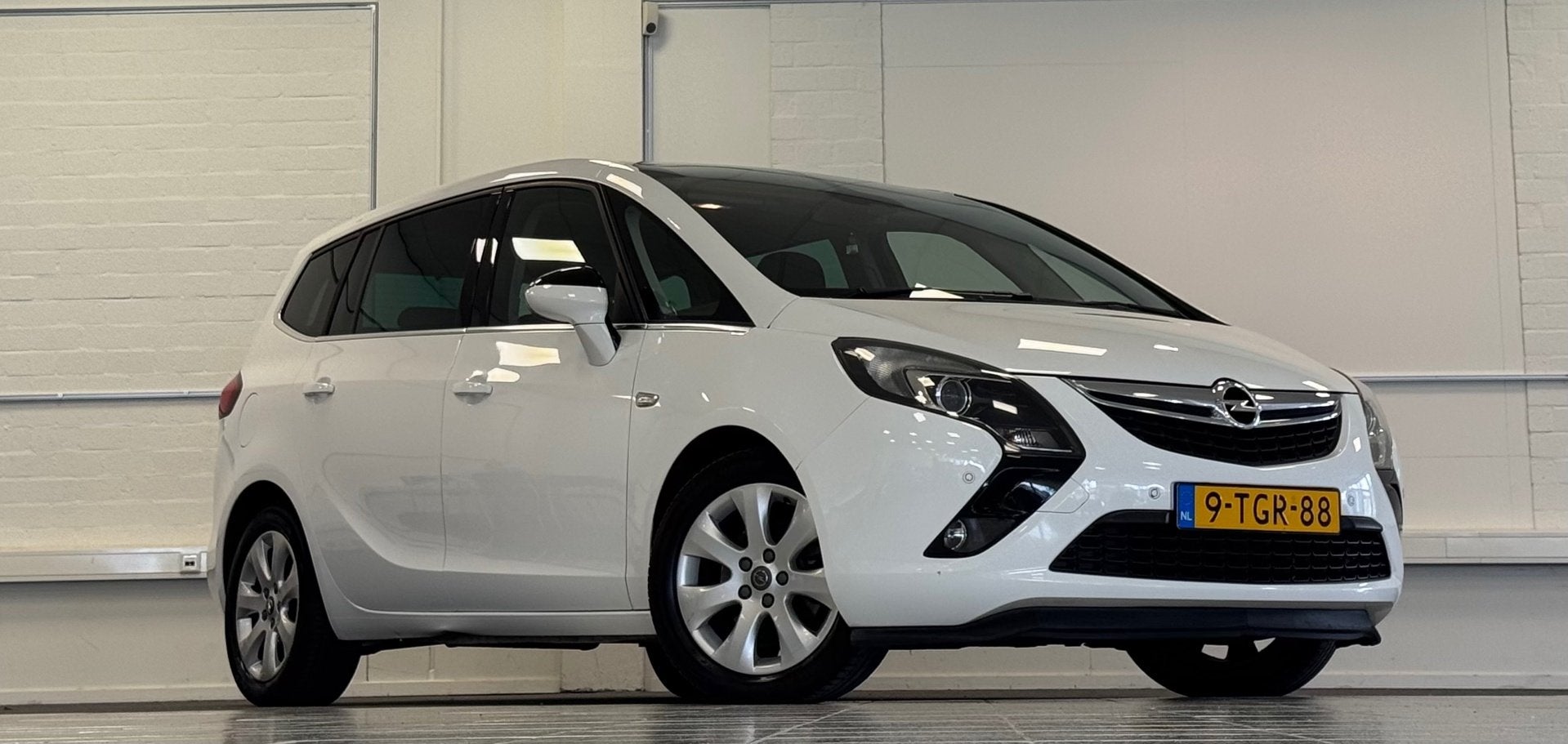Opel Zafira Tourer 1.4 Business+ Panoramadak Navi Trekhaak P, Auto's, Opel, Euro 5, Stof, Gebruikt, Zwart