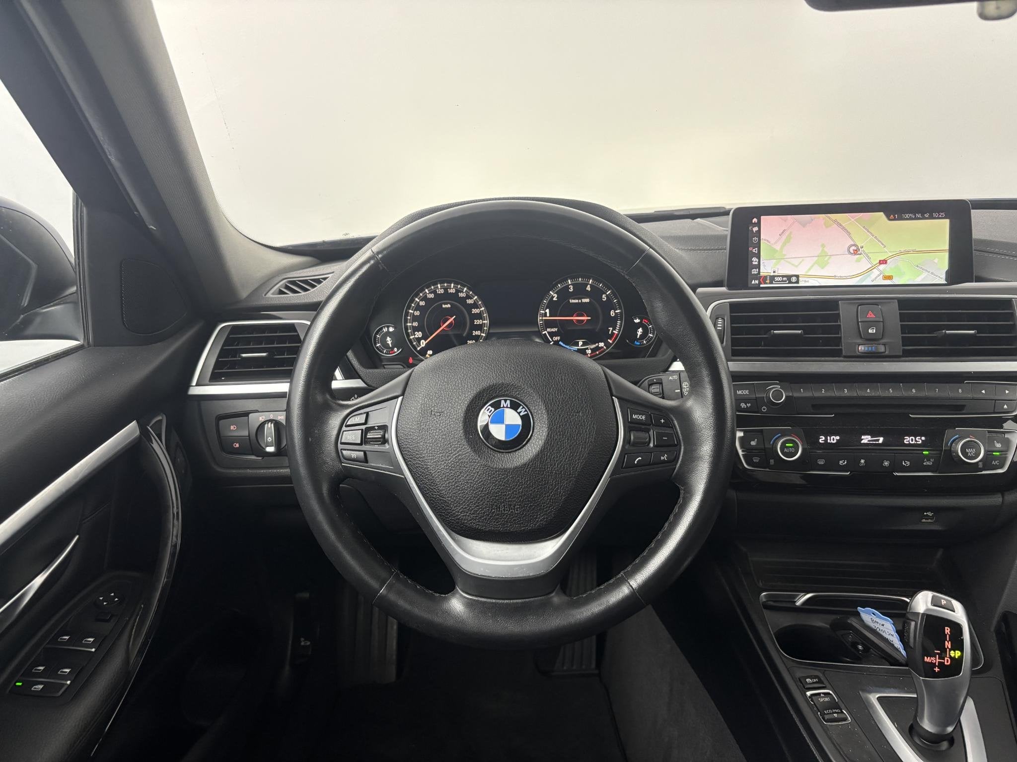 BMW 3-serie Touring 320i | Trekhaak | Leder | Stoelverwarmin, Automaat, 1998 cc, 4 cilinders, Met garantie (alle)