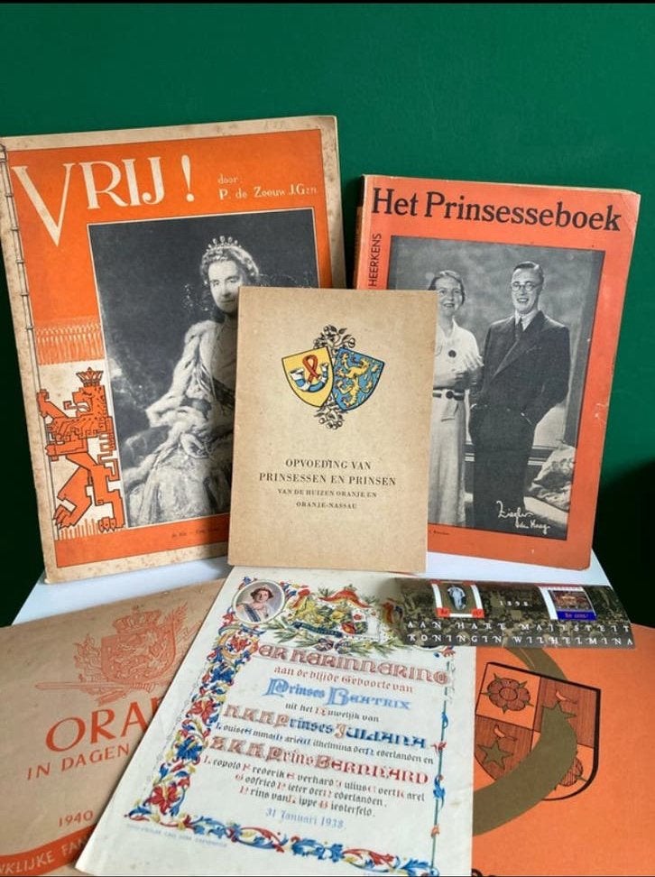 Unieke Oranjeana Collectie: 50 Jaar Koninklijke Geschiedenis, Ophalen of Verzenden, Gebruikt, Nederland, Tijdschrift of Boek