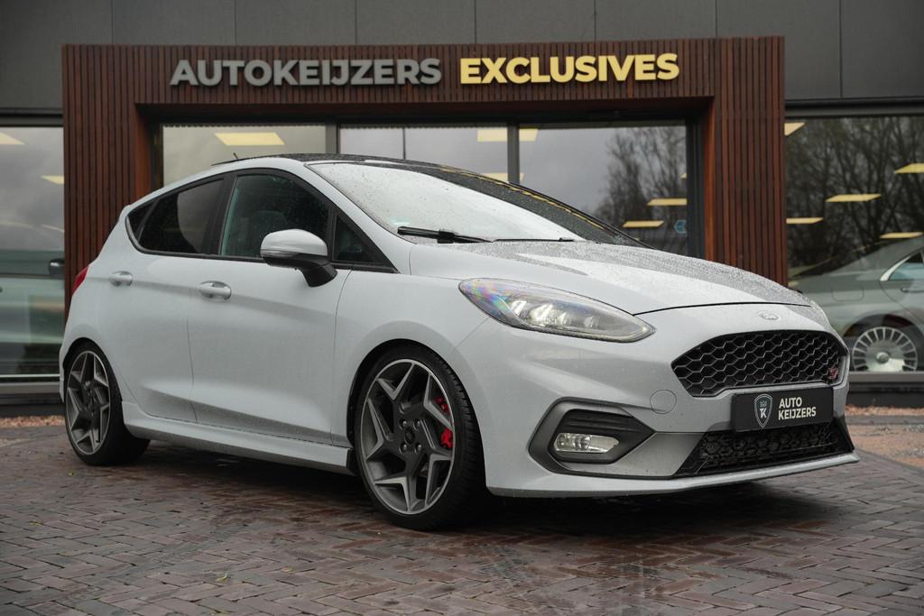 Ford Fiesta 1.5 EcoBoost ST-3 Panoramadak Bang & Olufsen Dod, Voorwielaandrijving, Euro 6, Leder en Stof, Handgeschakeld