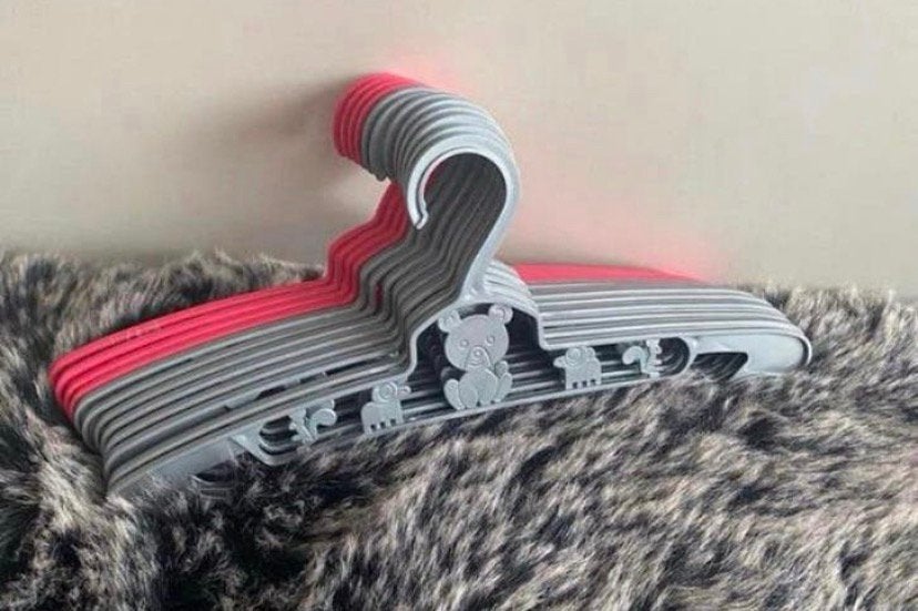Baby kledinghangers grijs / roze met beertjes, Verzenden, Zo goed als nieuw