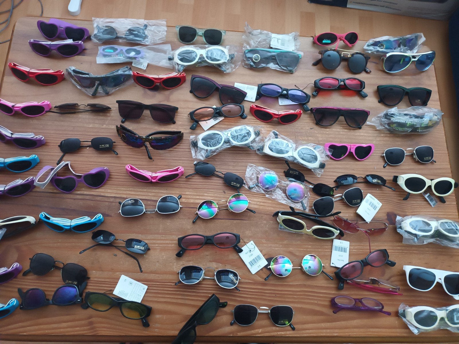 Grote partij zonnebrillen - Diverse stijlen en kleuren, Diversen, Ophalen of Verzenden
