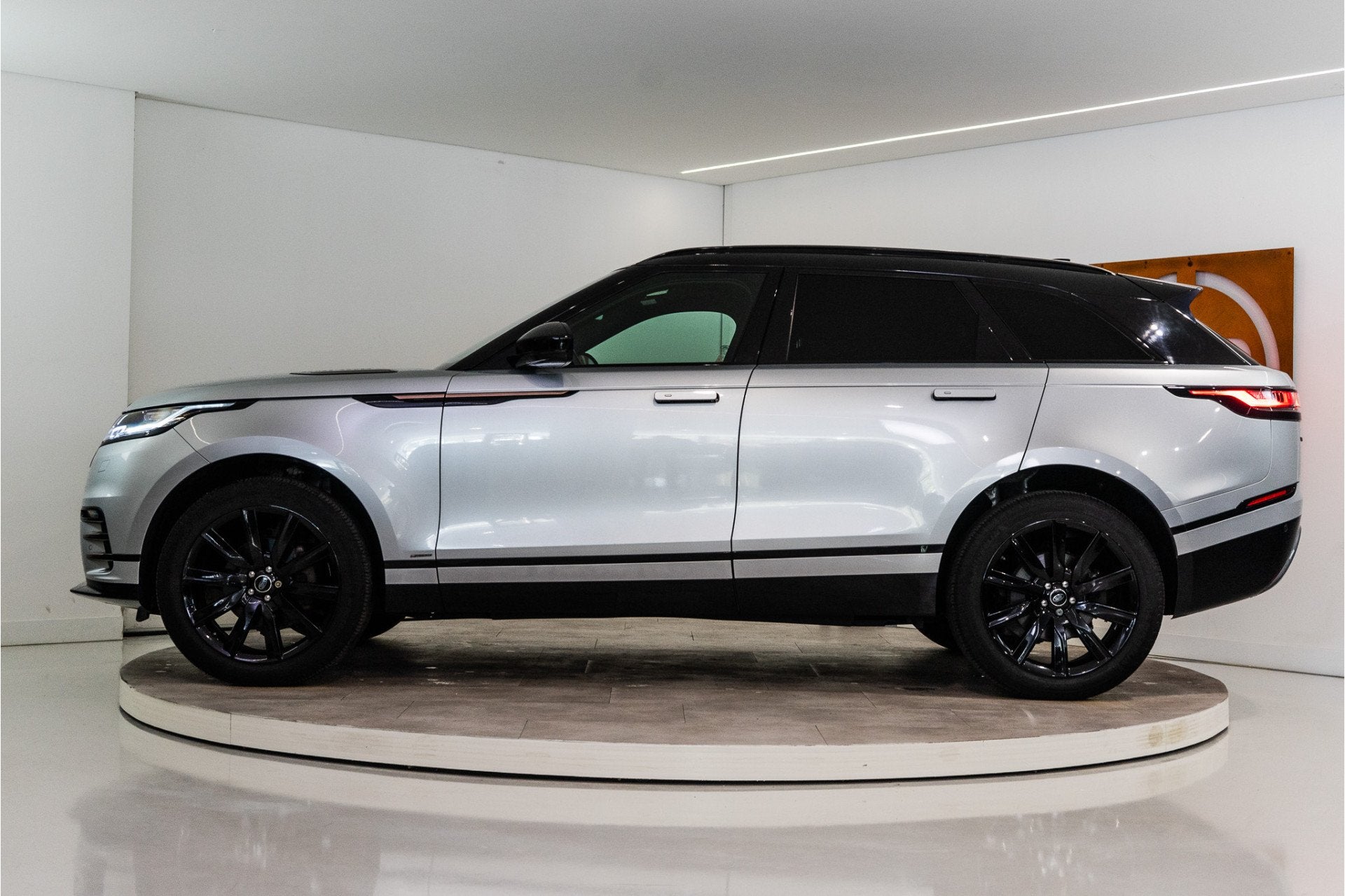 Land Rover Range Rover Velar 2.0 I4 Turbo AWD R-Dynamic S 25, Auto's, Gebruikt, 4 cilinders, Range Rover Velar, Bedrijf
