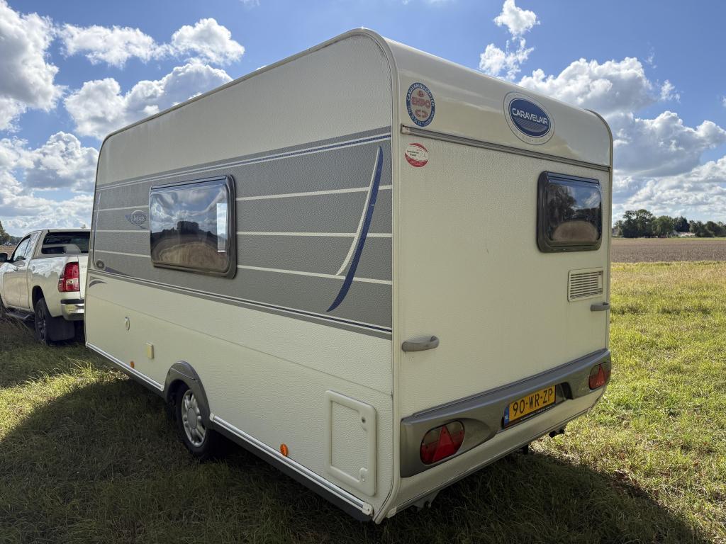 TOPSTAAT: Caravelair Antares Luxe 400 / cassetteluifel, Caravans en Kamperen, Caravans, Dwarsbed, Schokbreker, Bedrijf, Treinzit