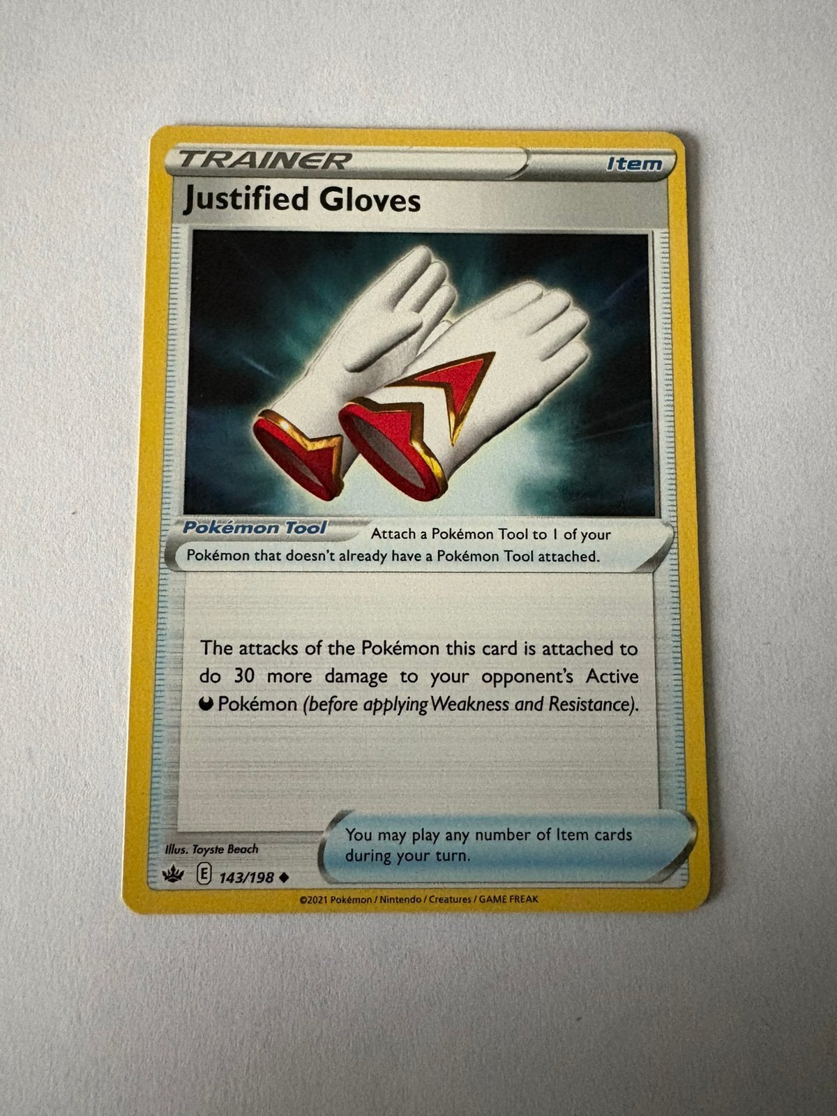 Pokémon kaart TRAINER Item Justified Gloves, Ophalen of Verzenden, Nieuw, Losse kaart