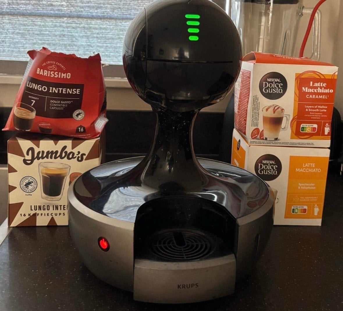 Goed werkend Dolce Gusto koffiezetapparaat + cups, Ophalen, Gebruikt, Koffiemachine, Koffiepads en cups