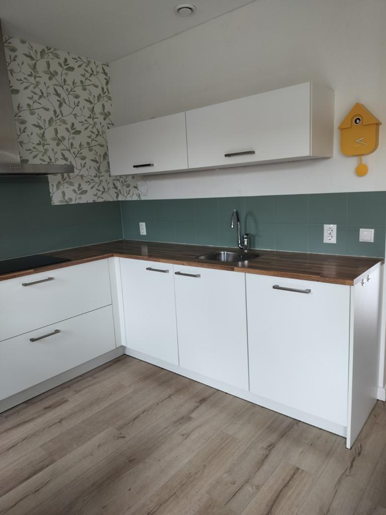 Witte keuken, hoekopstelling, beschikbaar vanaf 27 juni, Ophalen, Gebruikt, Wit, Graniet of Steen