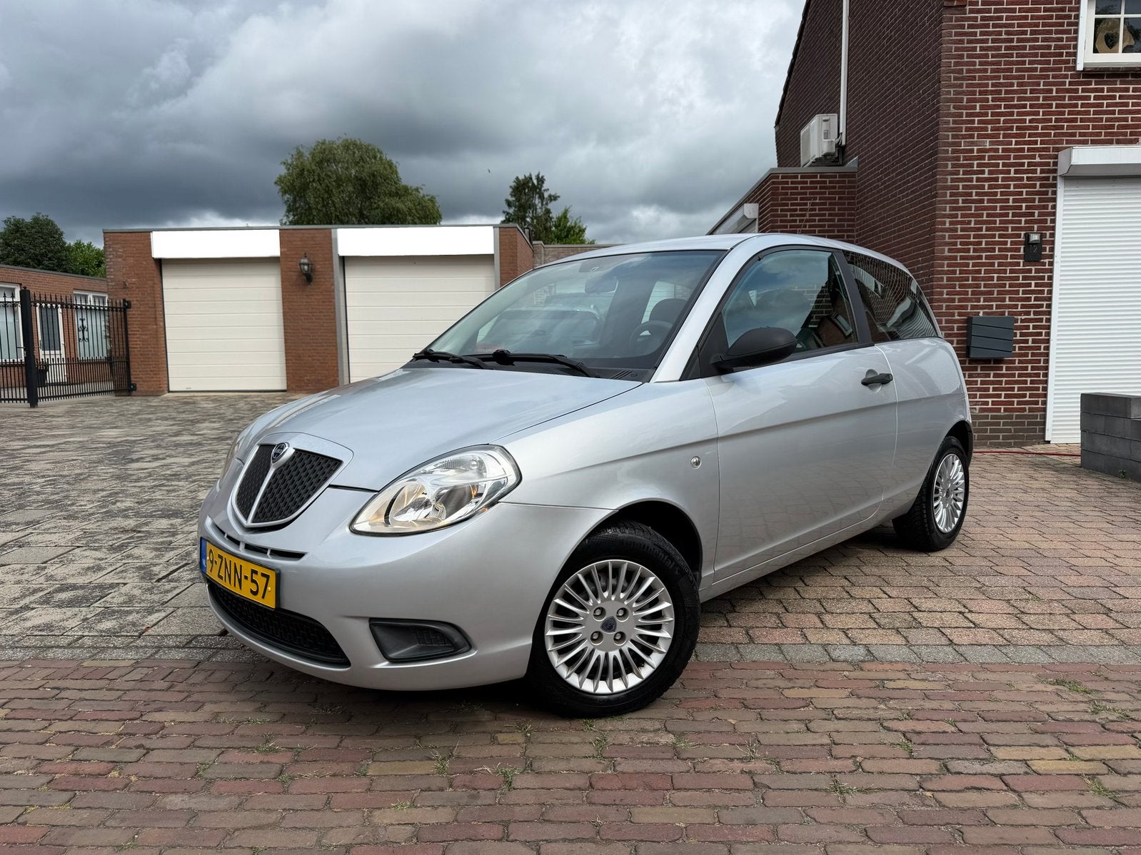 Lancia Ypsilon 1.2 2009 Grijs APK 7-7-2027! Goed Onderhouden, Auto's, Lancia, Voorwielaandrijving, Stof, Bedrijf, Handgeschakeld