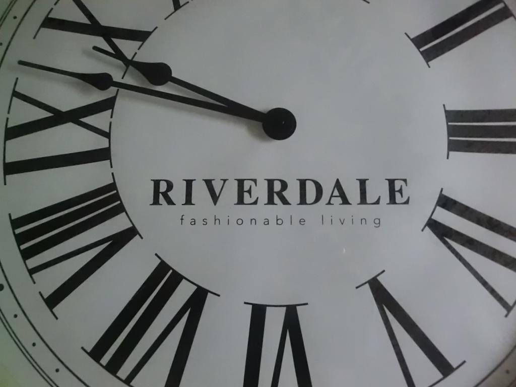 Mooie grote Riverdale wandklok in goede staat, Ophalen, Zo goed als nieuw, Wandklok