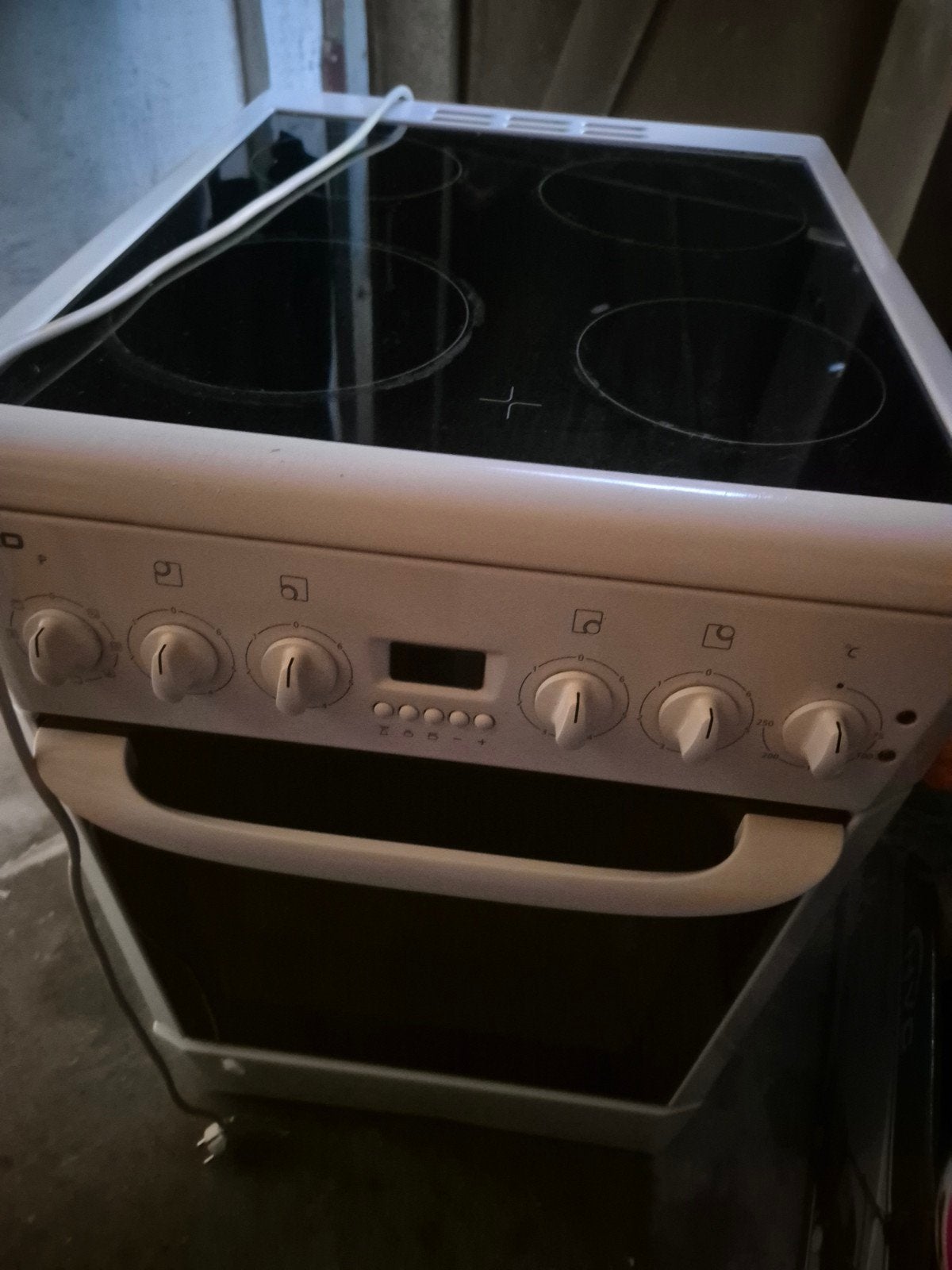 Beko Elektrisch Fornuis met Keramische Kookplaat, Ophalen, Gebruikt, Grill, 4 kookzones
