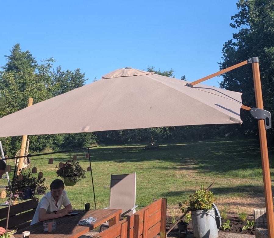 Zweefparasol 3x3 met verzwaringsvoet - Zo goed als nieuw, Tuin en Terras, Ophalen, Zo goed als nieuw, 2 tot 3 meter, Zweefparasol