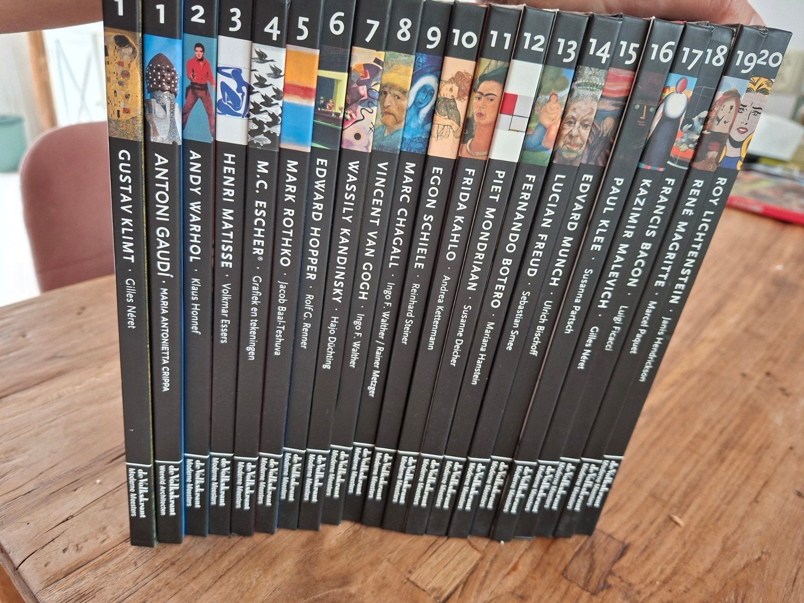 Complete serie van De Volkskrant " moderne meesters", Boeken, Encyclopedieën, Ophalen, Complete serie, Zo goed als nieuw, Overige onderwerpen