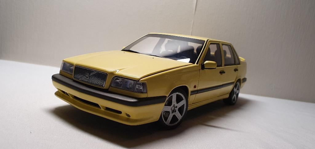 Autoart Volvo 850 T5-R Sedan 1995 Cream Yellow, Ophalen of Verzenden, Zo goed als nieuw, Auto, Autoart