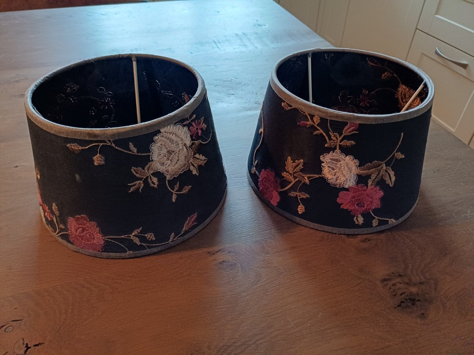 2 lampenkappen, Ophalen