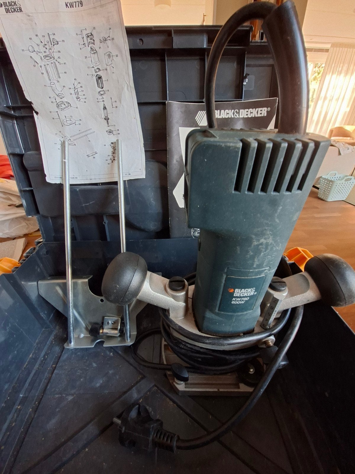 Black & Decker KW780 Bovenfrees 600W, Gebruikt, Ophalen of Verzenden, Black & Decker, Bovenfrees